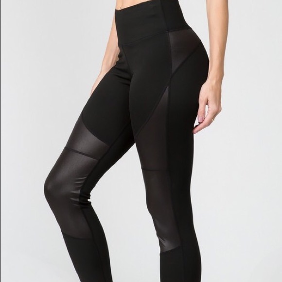 Black Legging Leather Detail - Picture 2 of 4